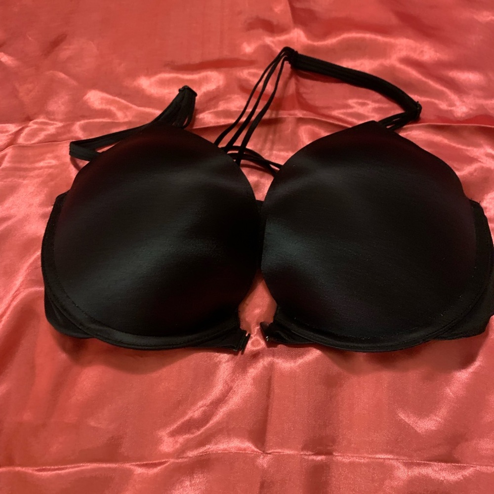 Victoria’s Secret bombshell bra